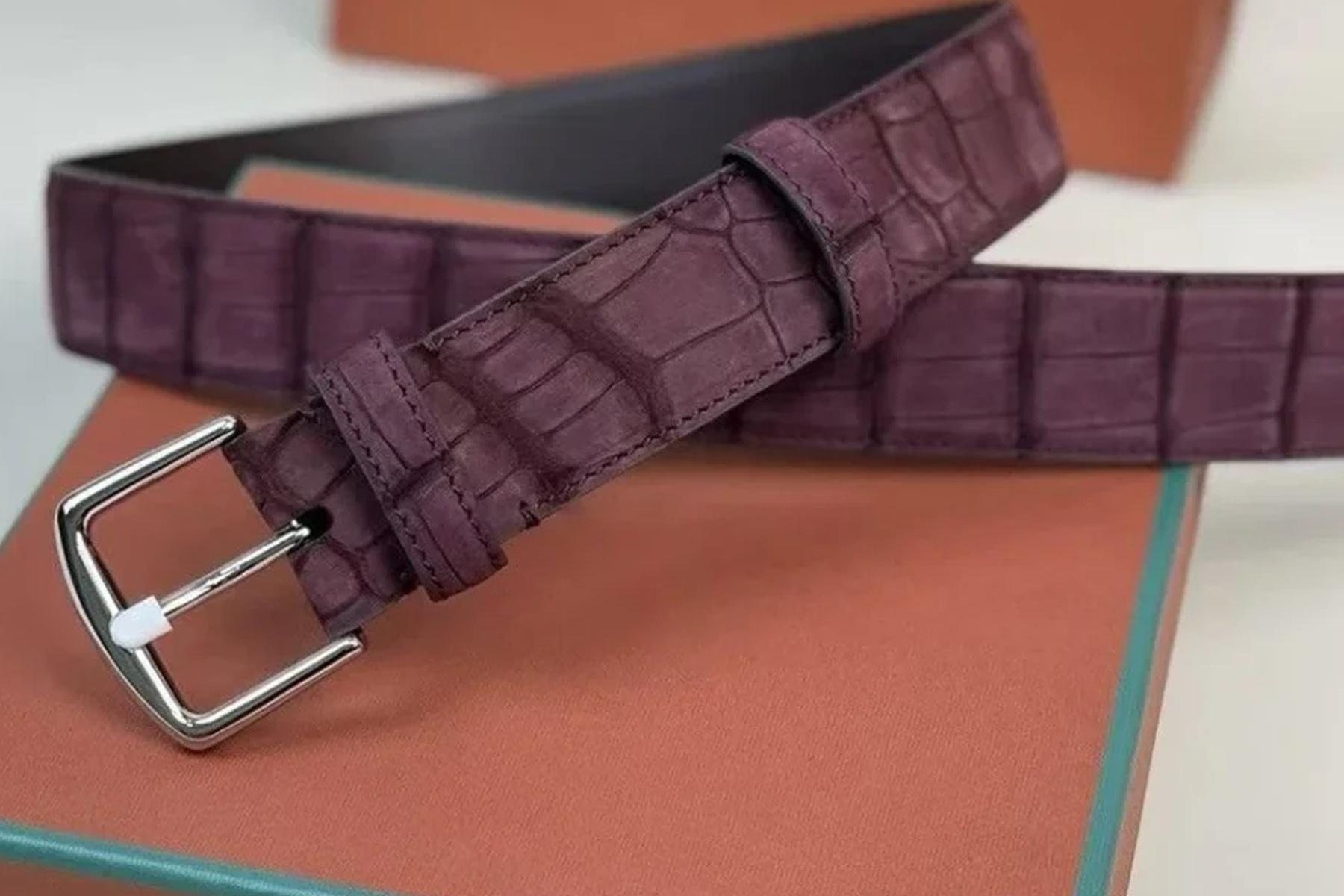 Bordeaux Nubuck Belt